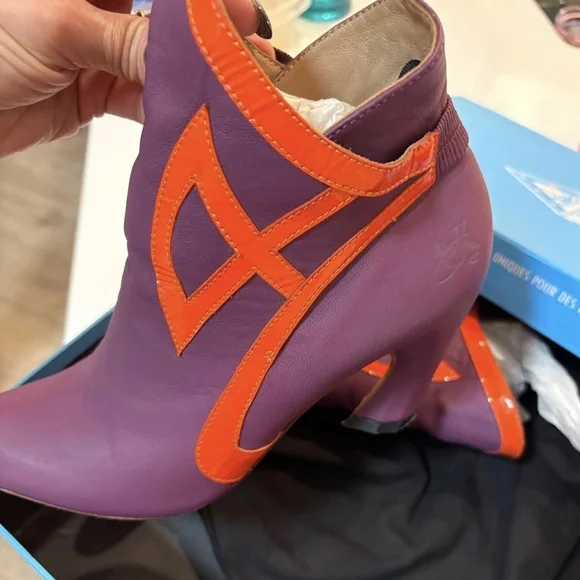 John Fluevog Rare Vibrant Purple and Orange Heeled Boots - Picture 9 of 15